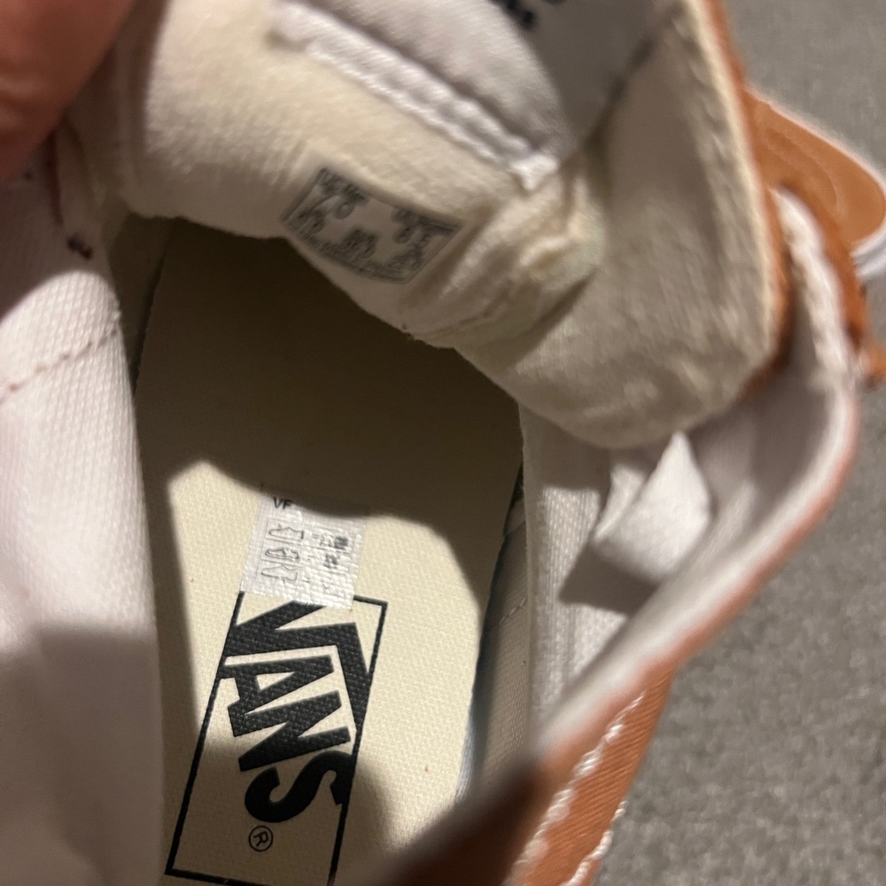 Vans - Picture 8 of 9